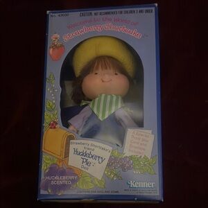 Vintage Kenner Strawberry Shortcake Huckleberry Pie Doll in Original Box 43030
